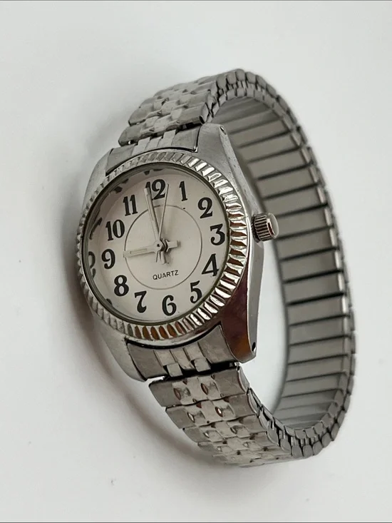 Silver Quartz Analog Watch with White Dial and Expandable Band