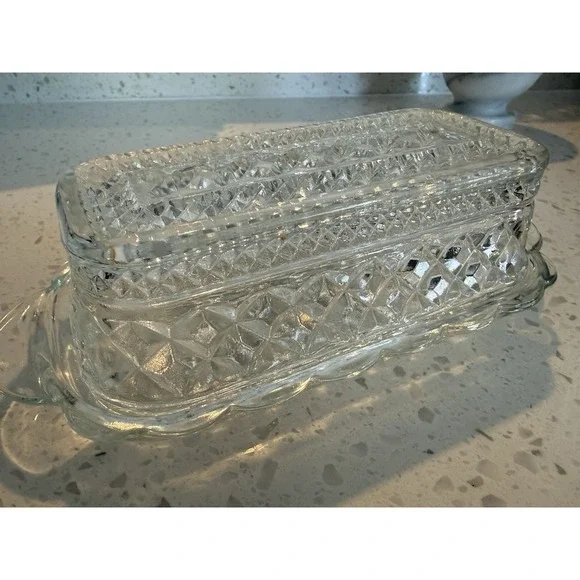 Depression glass‎ vintage Elegant Clear Glass Butter Dish with cover.