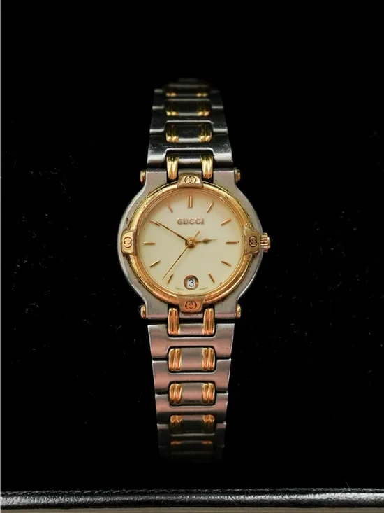 Gucci ladies watch. Model 9040L stainless