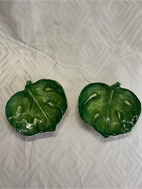 Vietri Villa Palma Bread and Butter Leaf Shaped Plates