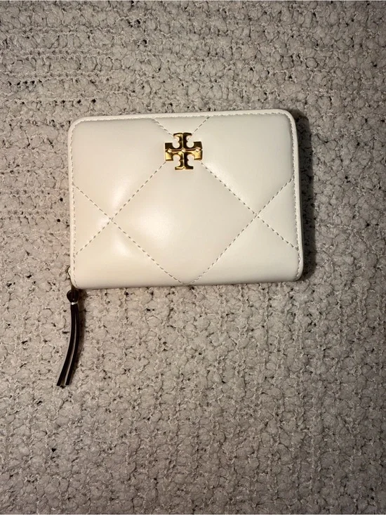 Tory Burch White Quilted Zip Wallet with Gold Logo