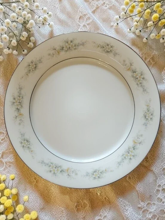 Vtg 1979 - 1992 Dinner Plate Noritake Melissa 3080 White Yellow Flowers Platinum