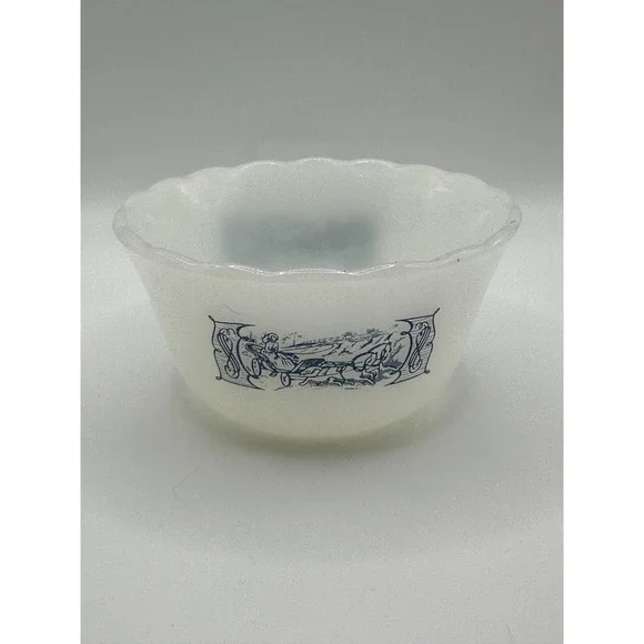 VINTAGE‎ 1960's CURRIER & IVES Milk Glass Ruffled Edge 6oz.Dessert Custard Cup