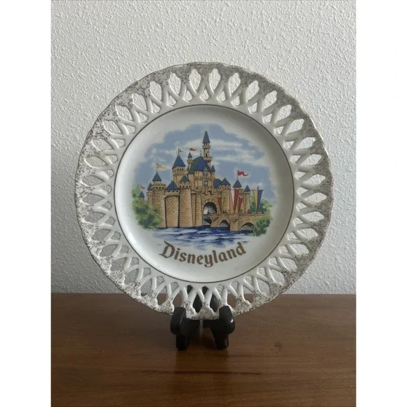 Disneyland Walt Disney Productions Japan Reticulated Vintage Souvenir Plate‎