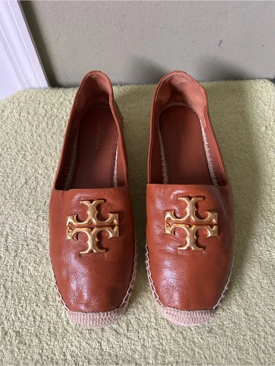 NWOB Tory Burch Cognac Leather Espadrille Flats with Gold Logo
