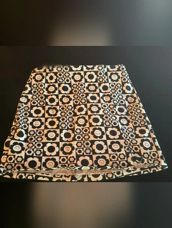 art class Black and Cream Floral Graphic Mini Skirt Size 7/8