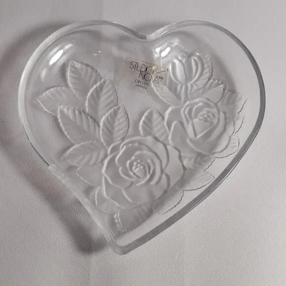 Studio Nova Winter Rose Heart Shaped Trinket Dish Crystal Frosted 1990s Japan