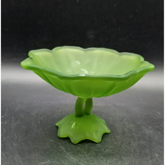 Westmoreland Frosted Green Satin Glass Scalloped Compote Pedestal Candy Dish 5
