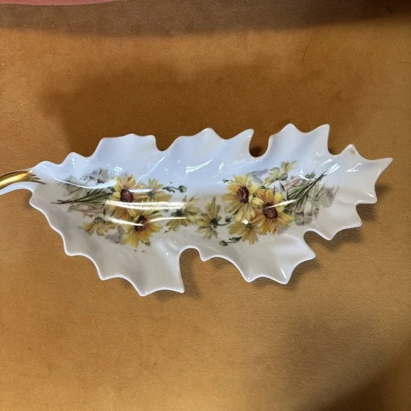 Mitterreich Bavaria Germany Porcelain Leaf Shaped Dish Yellow Daisy Flowers