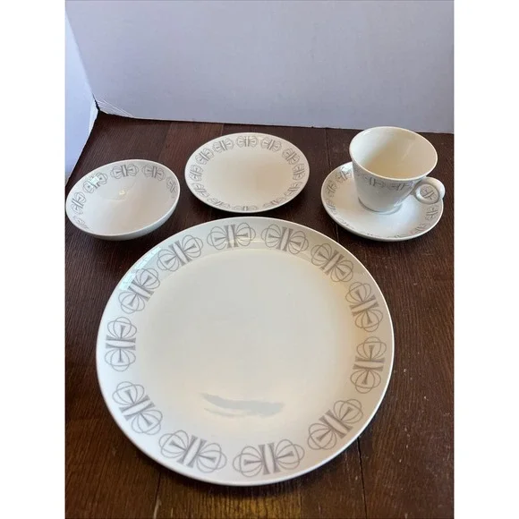 5‎ pc place setting Franciscan Merry Go Round  White Stone Ware  Pre-owned