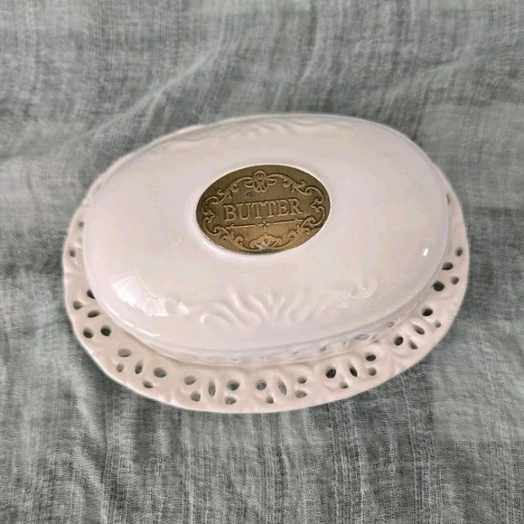 THL Intricate Trim Cutout Design Petite White Oval Butter‎ Dish With Lid