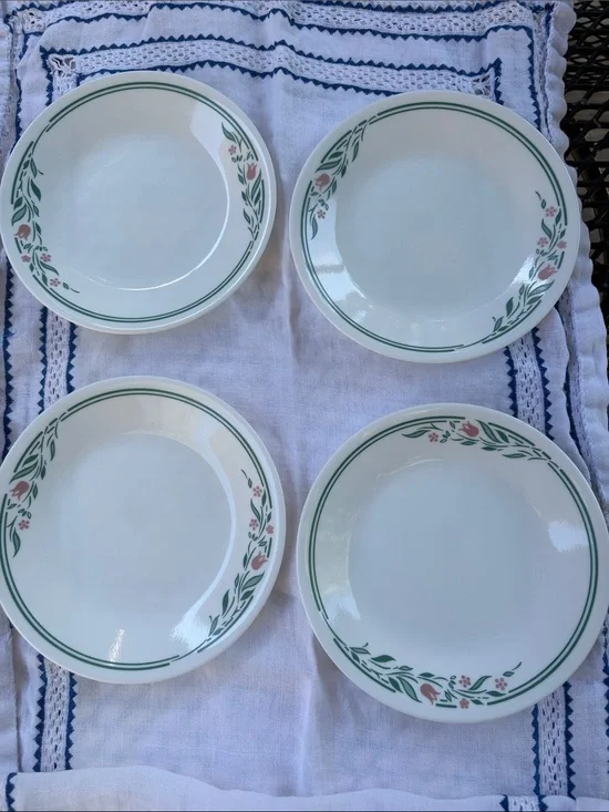 Vintage Corelle by Corningware “Rosemarie” dessert/lunch plates - Set of 4