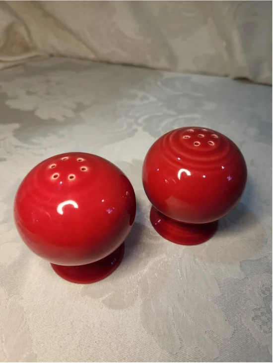 FIESTA WARE Scarlett RED Round 2.5