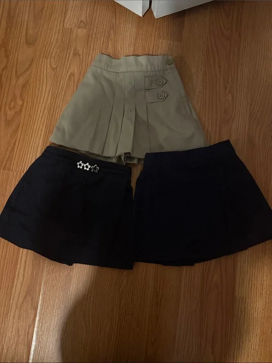 Size 3T Set of Three Pleated Skorts - Navy and Khaki