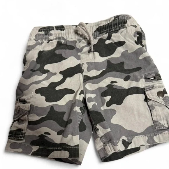 Wonder Nation boys' gray camouflage stretch cargo shorts,