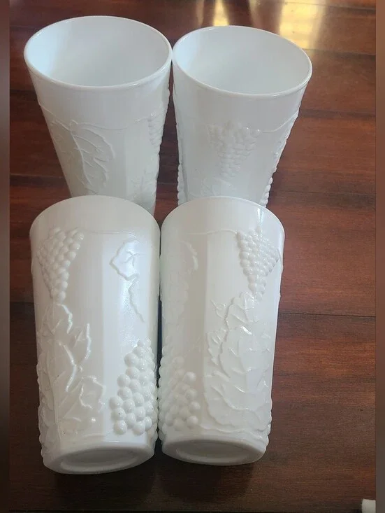 Indiana colony harvest grape milk glass, Vintage Set of 4