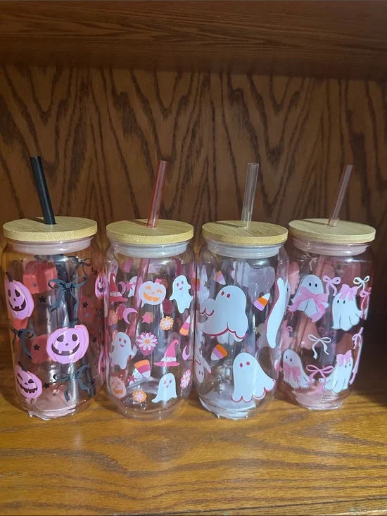 Set of 4 plastic Halloween tumblers with straws