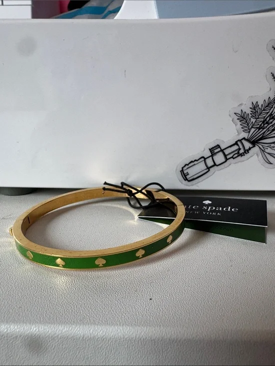 Kate Spade Spot the Spade bangle- green