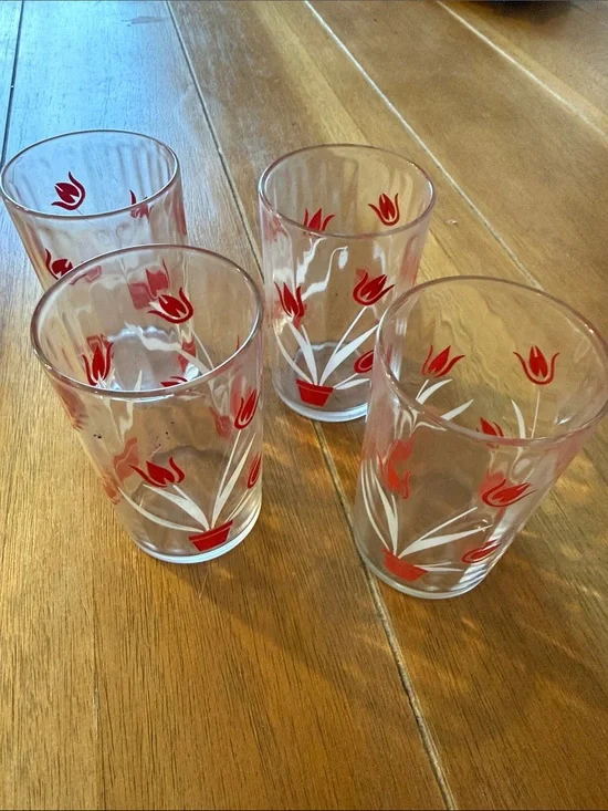 Swanky swigs Vintage Red Tulip Glass Tumblers - Set of 4