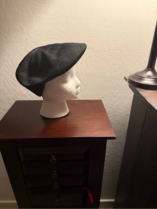 Black Mens Flat Cap - Classic Knit Ivy Cap