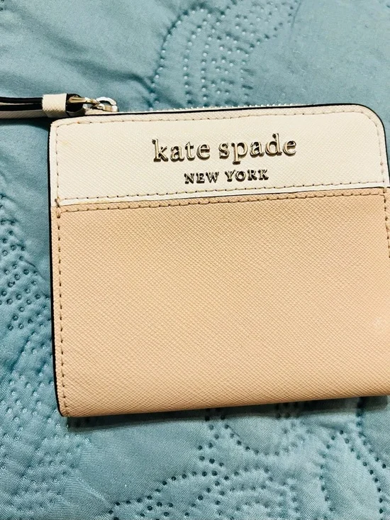 kate spade Two-Tone Cream and Tan Zip Card Wallet EUC