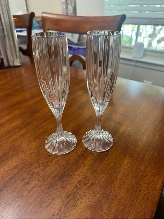 Mikasa Park Lane- Crystal-Style Fluted Champagne Flutes - Clear Glass (Set of 2)