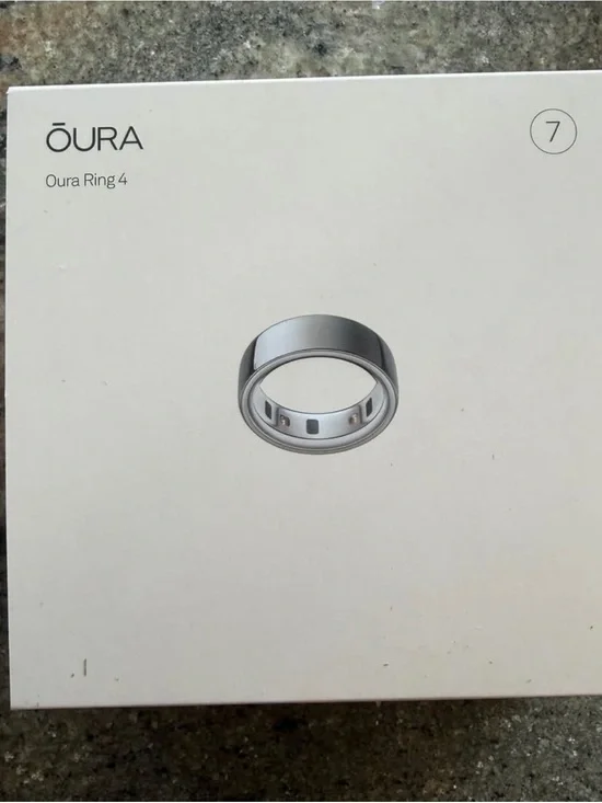 Oura Ring 4 Silver with White Box