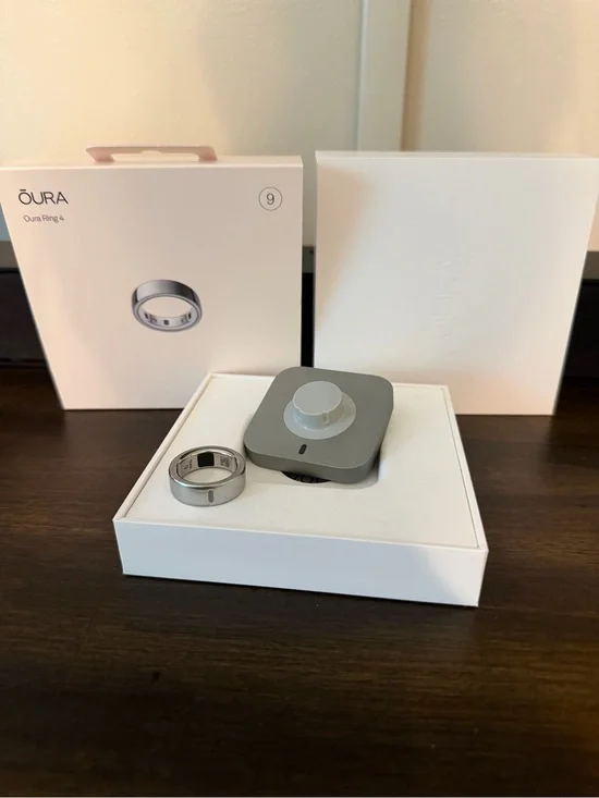 Oura Silver Ring with Charging Dock