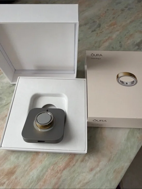 New Oura Ring 4 Charger and Box - Gold