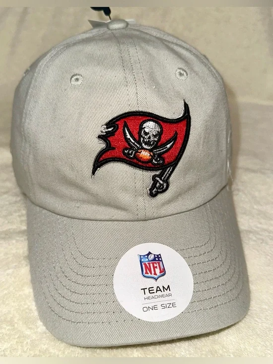 Tampa Bay Buccaneers Hat NFL Team Apparel Grey Dad Cap Adjustable Strapback NWT⁠