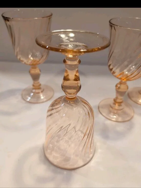 Wine Glasses Set of 4 Rosaline Pink Swirl Arcoroc France 5.75″  Vintage 1970s
