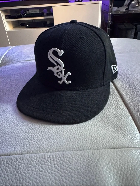 New Era Black and White Chicago Sox Fitted Cap 7 1/2