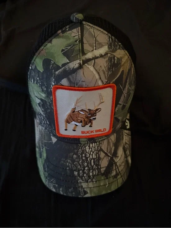 Buck Wild Camo men Trucker Hat - Green/Black