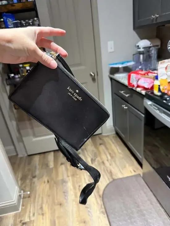 Kate Spade New York Staci Medium L-Zip Wristlet in Black Saffiano Leather
