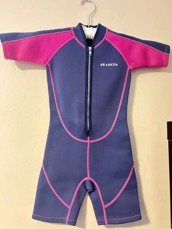 Season childs wetsuit. Size 4. Zip front. Neoprene.