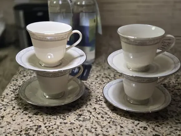 SET OF 4 LENOX CHARLESTON CUPS & SAUCERS, EXCELLENT CONDITION