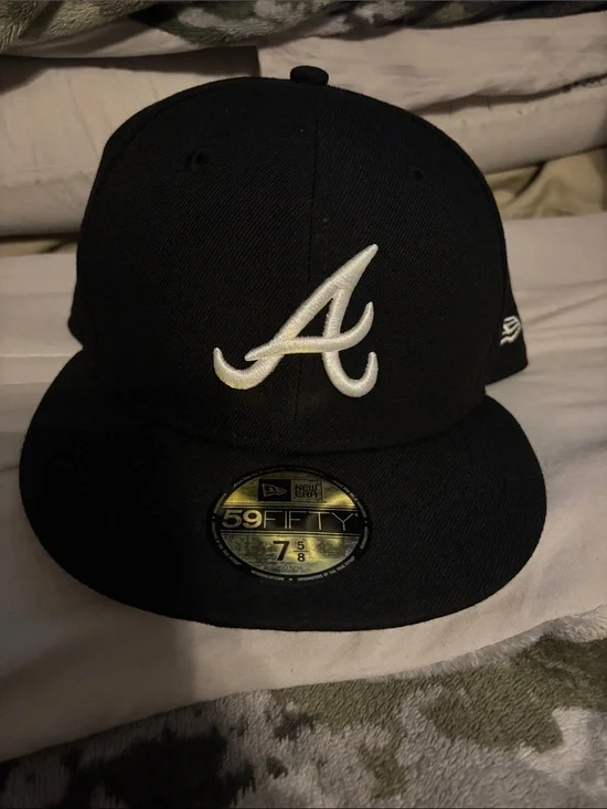New Era Black and White Atlanta Braves Flat Bill Fitted Cap