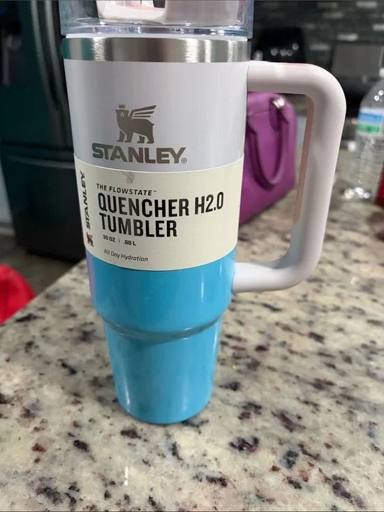 Stanley Quencher H2.0 Tumbler in Blue with Cream Handle