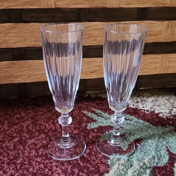 Champagne 🍾 pleaded fluted