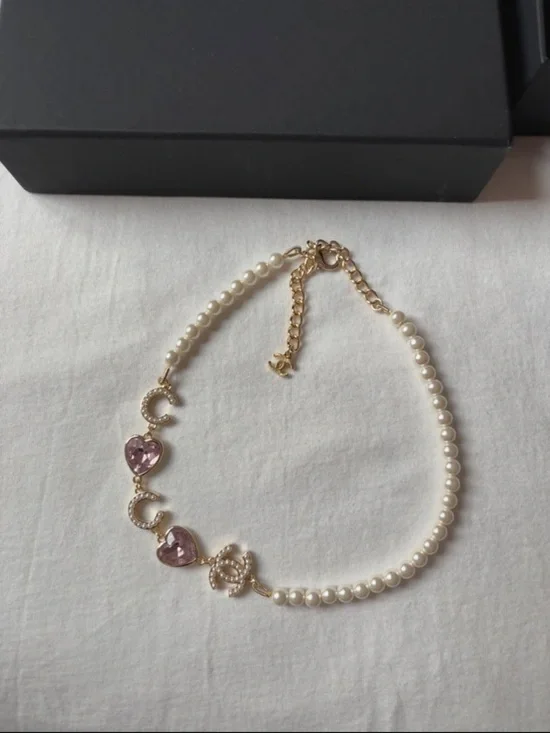 CHANEL Pearl & Gold pleated Chain Necklace with pink heart gems 💗 - new with box