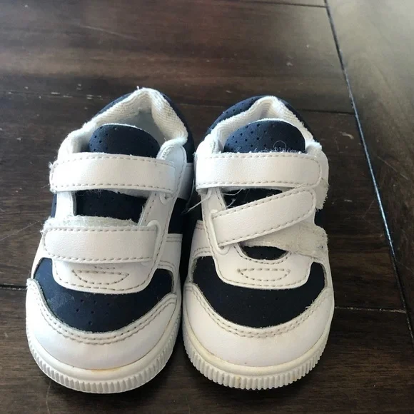 GUC Genuine Kids Sneakers 🛍️🛍️5/30 kids clothes