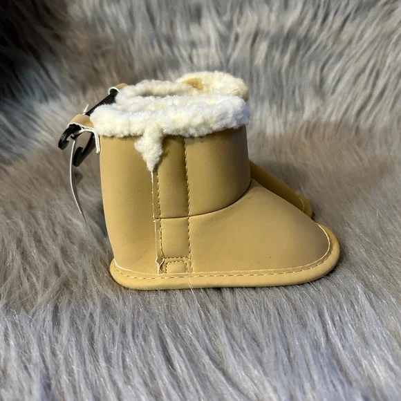 Carter's Child Of Mine Crib Shoes Baby's Size 3-6 Months Beige Boots Booties