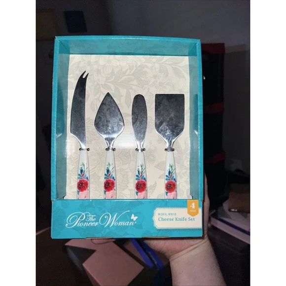 Pioneer Woman 4 PC Cheese Knife Spreader Set Wishful Winter Floral Pattern, NEW‎