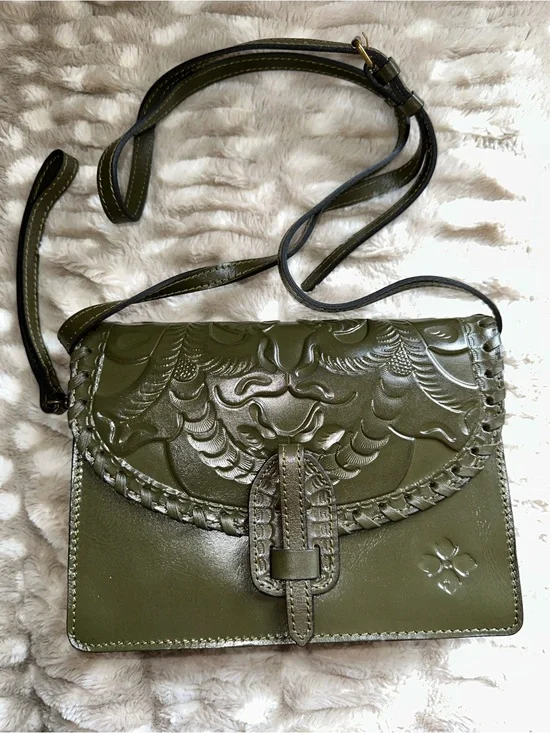 ✨NWOT✨ Patricia Nash Olive Green Women's Embossed Leather Purse