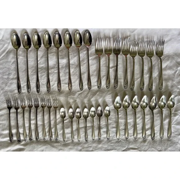 1847 Rogers Bros Flatware Set 38pc Silverplate Daffodil Pattern Vintage Good