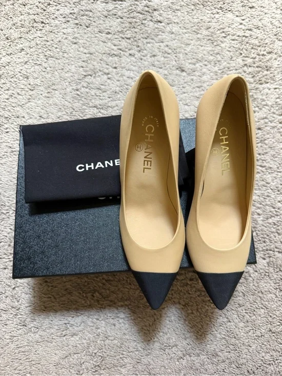 CHANEL Two-Tone Beige and Black Pointed Toe Pumps
