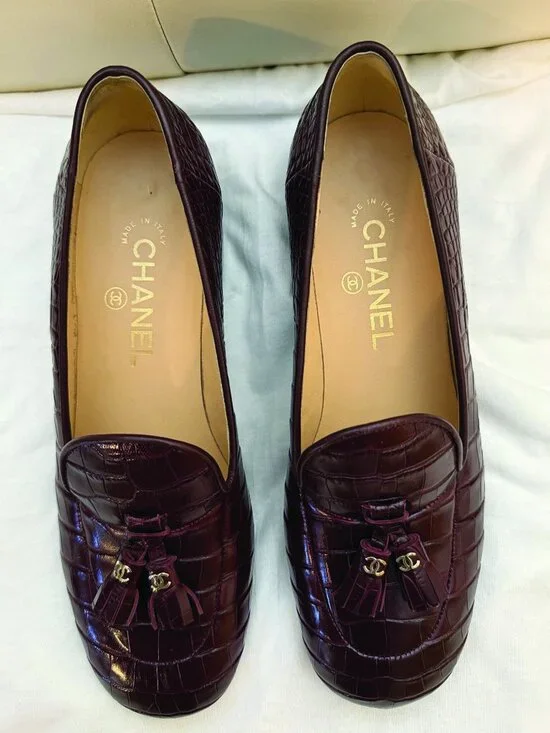 Chanel Alligator CC Mocassins Loafers Size 38 Burgundy