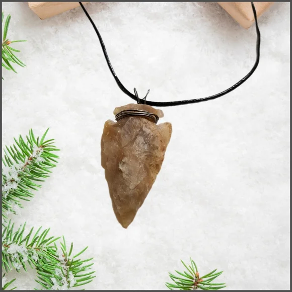👣4/$20. Natural Stone Hand Knapped Arrowhead with Black Cord Necklace. NWOT