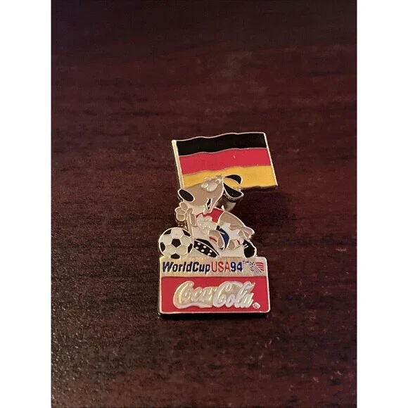 1994 USA World Cup‎ Coca-Cola Stryker Dog Mascot Germany Flag Lapel Hat Pin