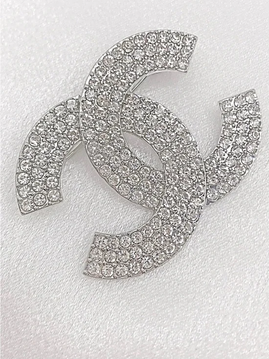 🪩 🆕 CC brooch 🪩